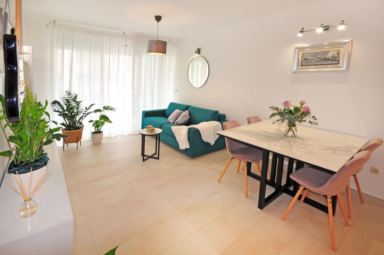 Family Apartment Noel - Omiš Esterno foto