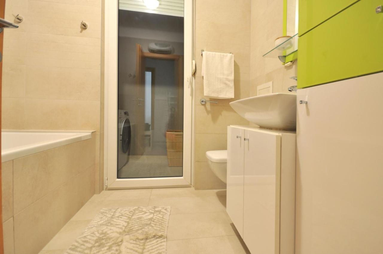 Family Apartment Noel - Omiš Esterno foto
