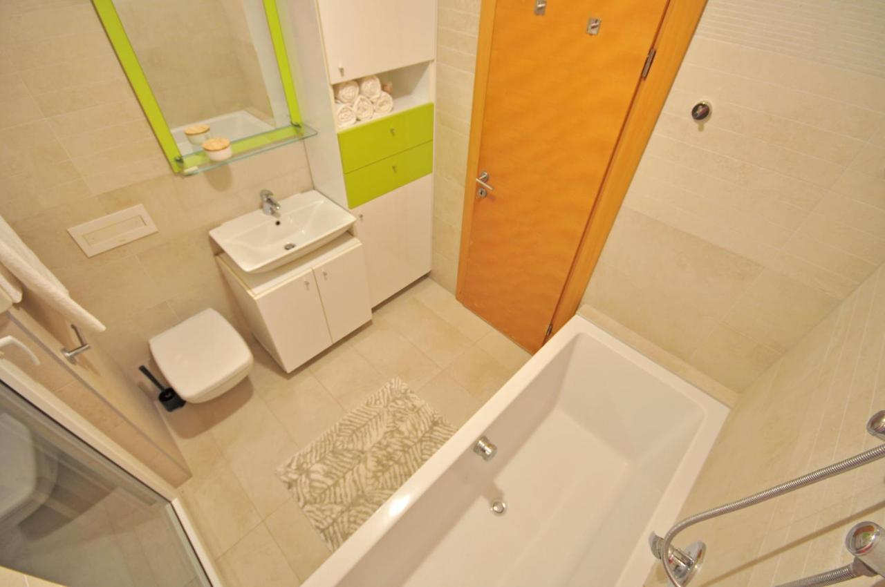 Family Apartment Noel - Omiš Esterno foto